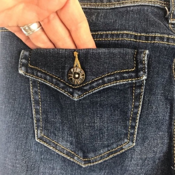 Simply Vera Vera Wang Size 4 Dark Wash Flare Jeans Generous Fit - Picture 2 of 6